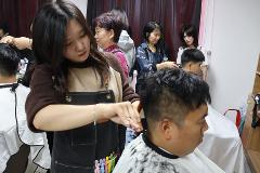 서영대학교 뷰티아트과 미용봉사 사진 5.JPG